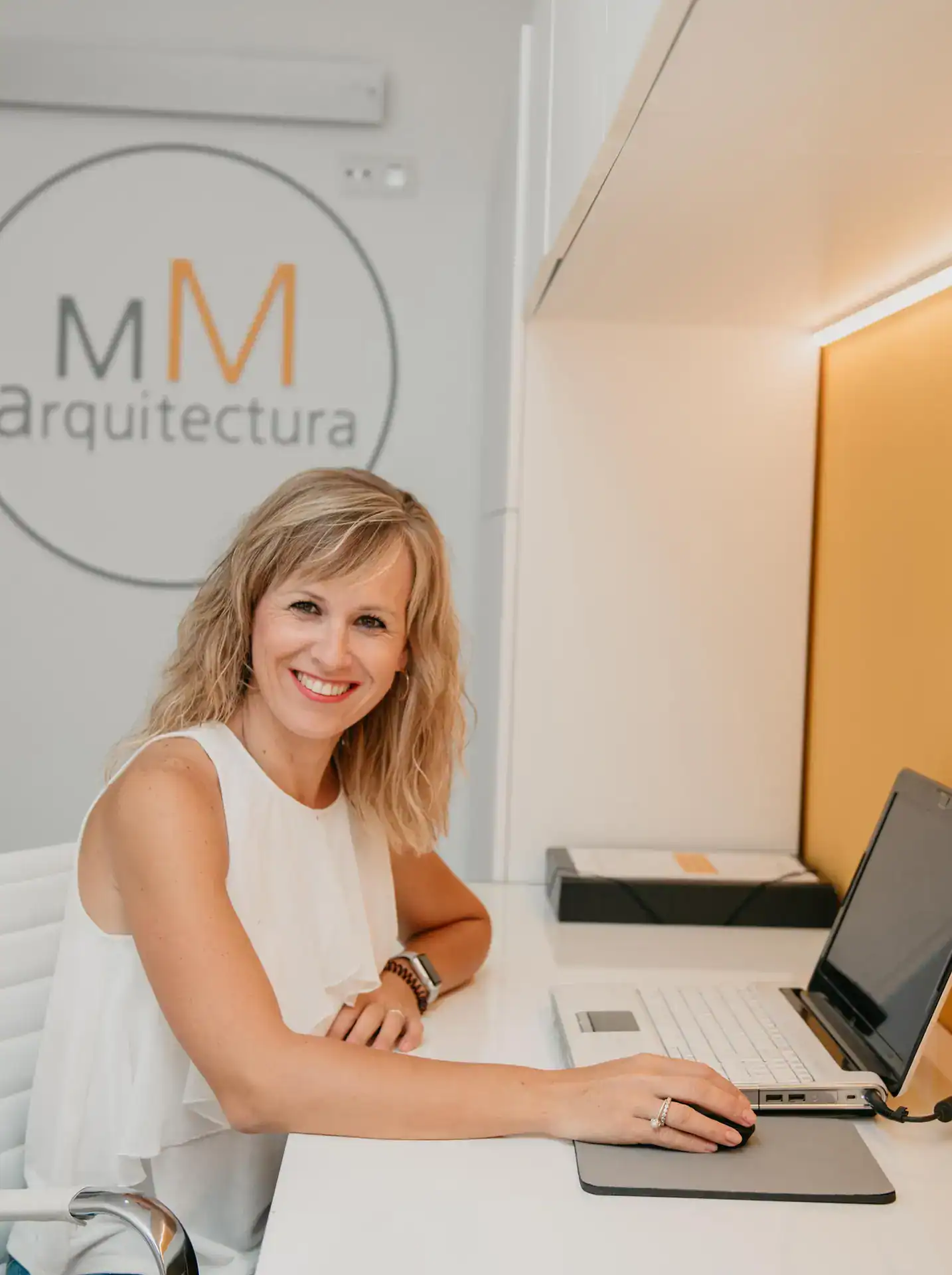 Mayka Mira licenciada en arquitectura, licenciada en arquitectura tecnica